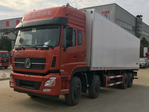 东风天龙前四后八9.4米冷藏车