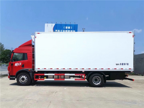 （国六）6.8米解放麟VH冷藏车