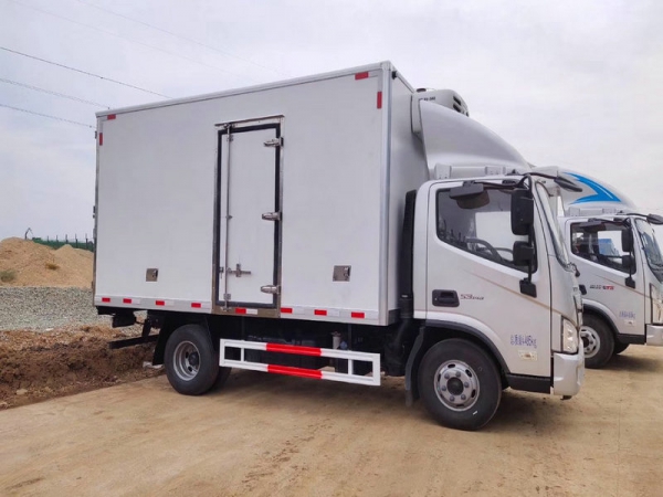  （国六）4.2米福田欧马可S3宽体冷藏车