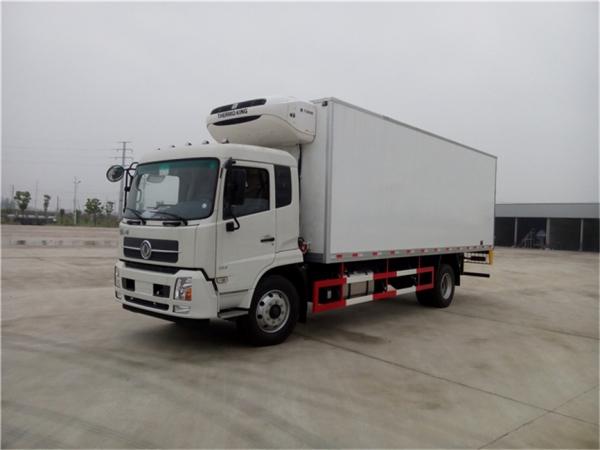 东风天锦 7.6米冷藏车