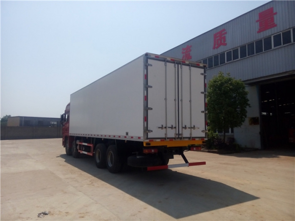 陕汽前四后八 9.6米冷藏车