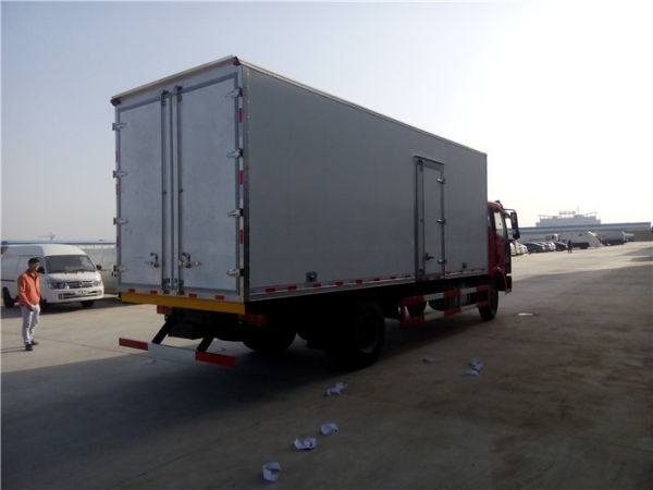 解放J6L 6.8米冷藏车
