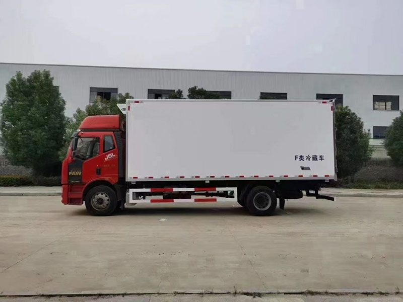 国五 解放J6L 6.8米冷藏车