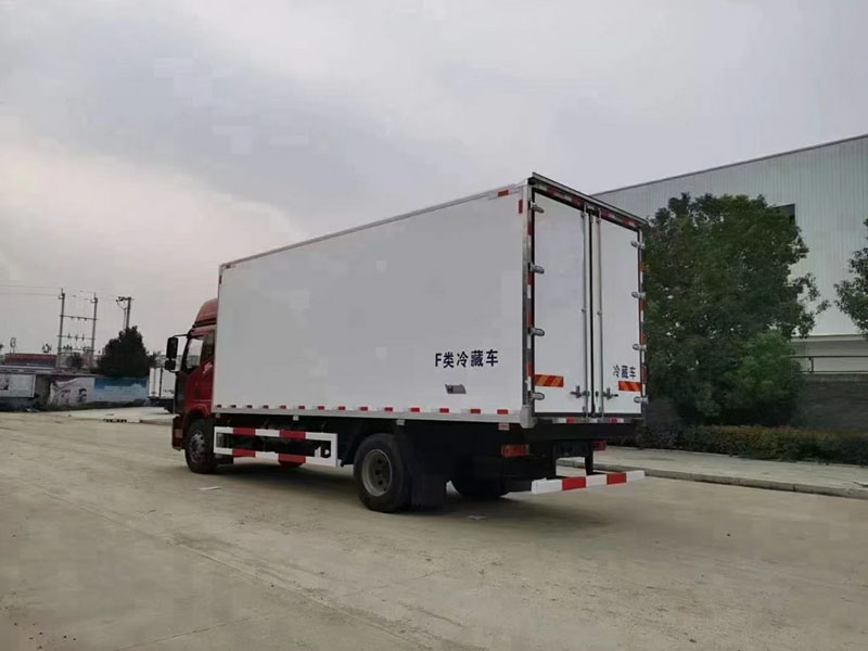 国五 解放J6L 6.8米冷藏车