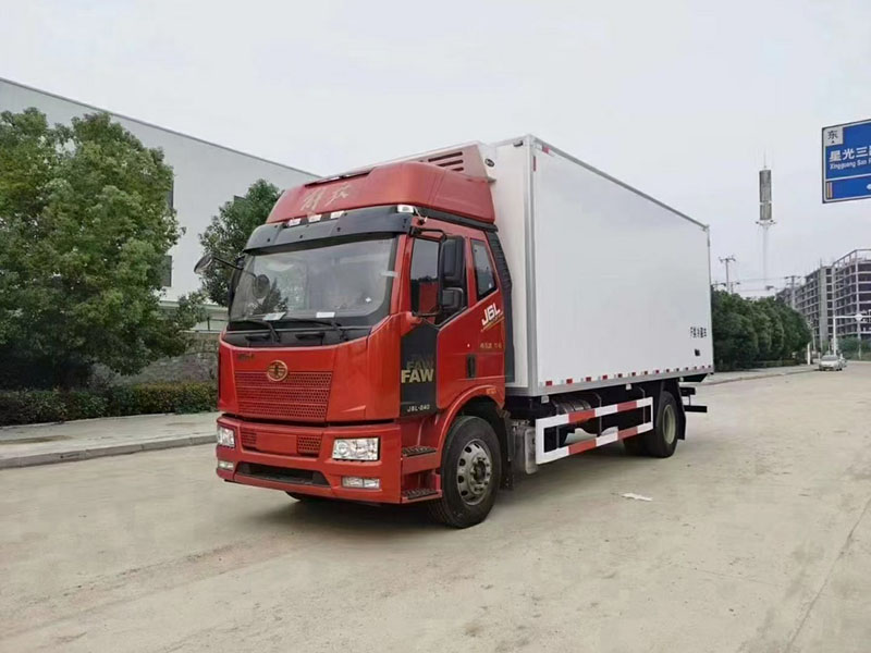 国五 解放J6L 6.8米冷藏车