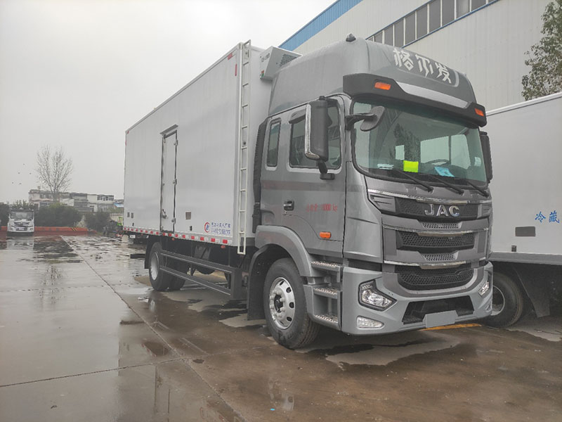 国五江淮格尔发6.8米冷藏车