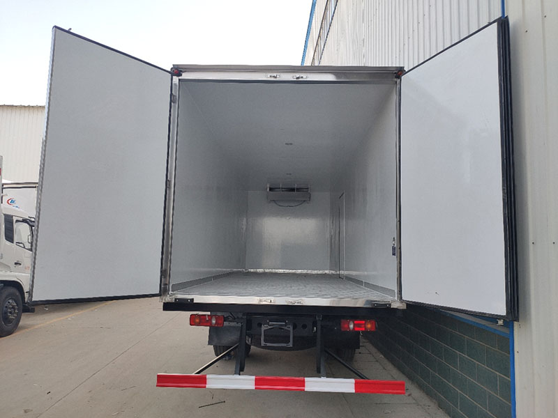 国五 解放J6L 6.8米冷藏车