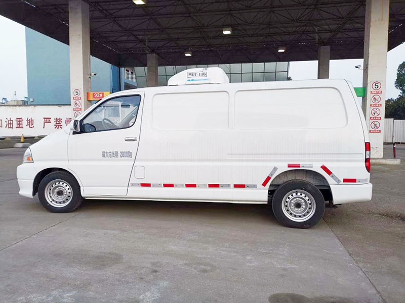 国六 金杯新快运面包冷藏车