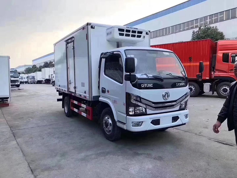 国六 东风多利卡冷藏车