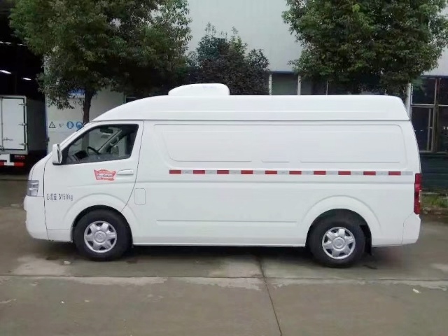 国六 福田G7汽油面包冷藏车