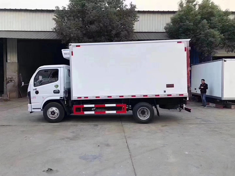 国六 东风多利卡冷藏车