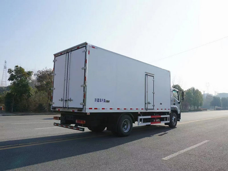 （国六）福田欧马可S5冷藏车6.8米