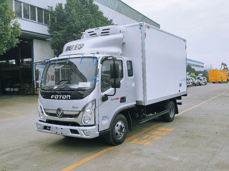 国六 福田奥铃排半冷藏车