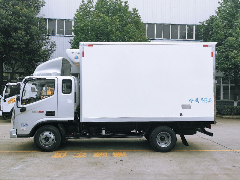 国六 福田奥铃排半冷藏车