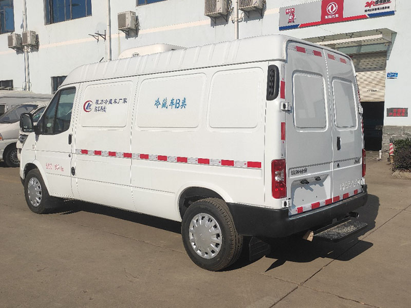 国六 江铃特顺面包冷藏车