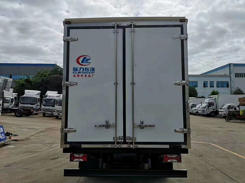 国六 跃进C500自动挡冷藏车