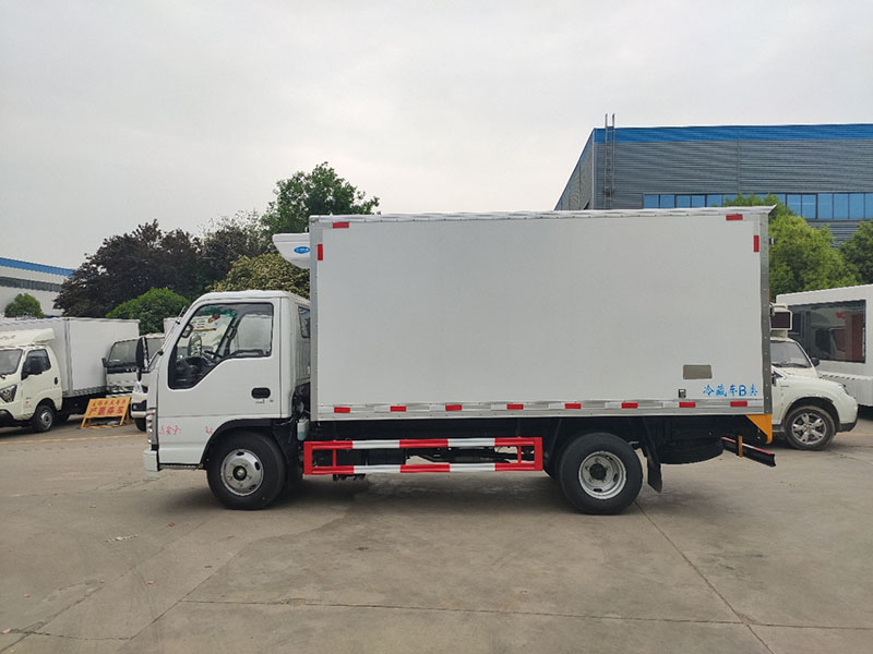 国六 庆铃五十铃100P冷藏车