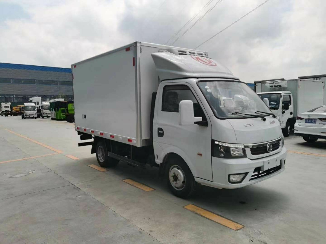 东风途逸柴油国六冷藏车