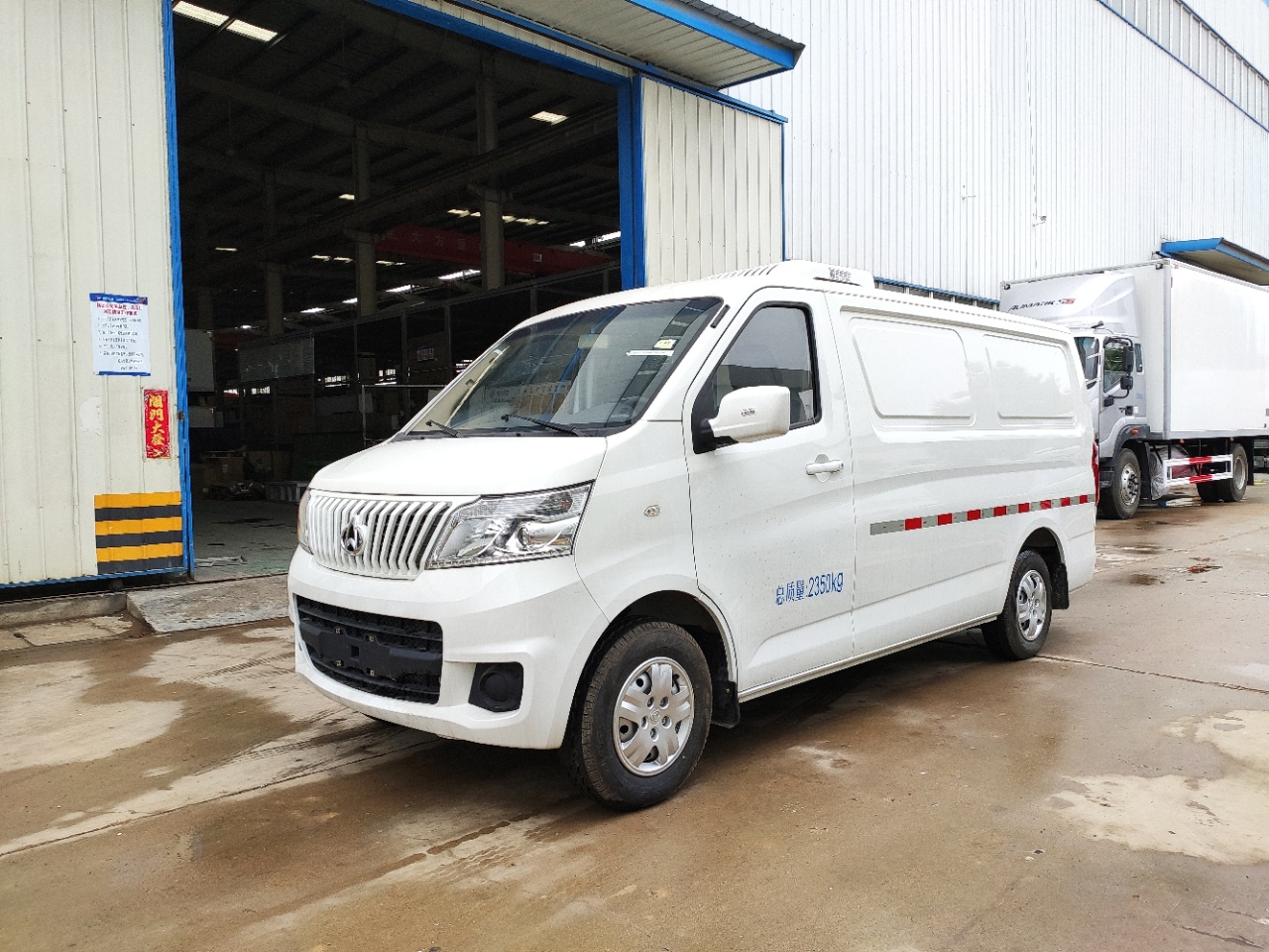 国六 长安睿行M80面包冷藏车