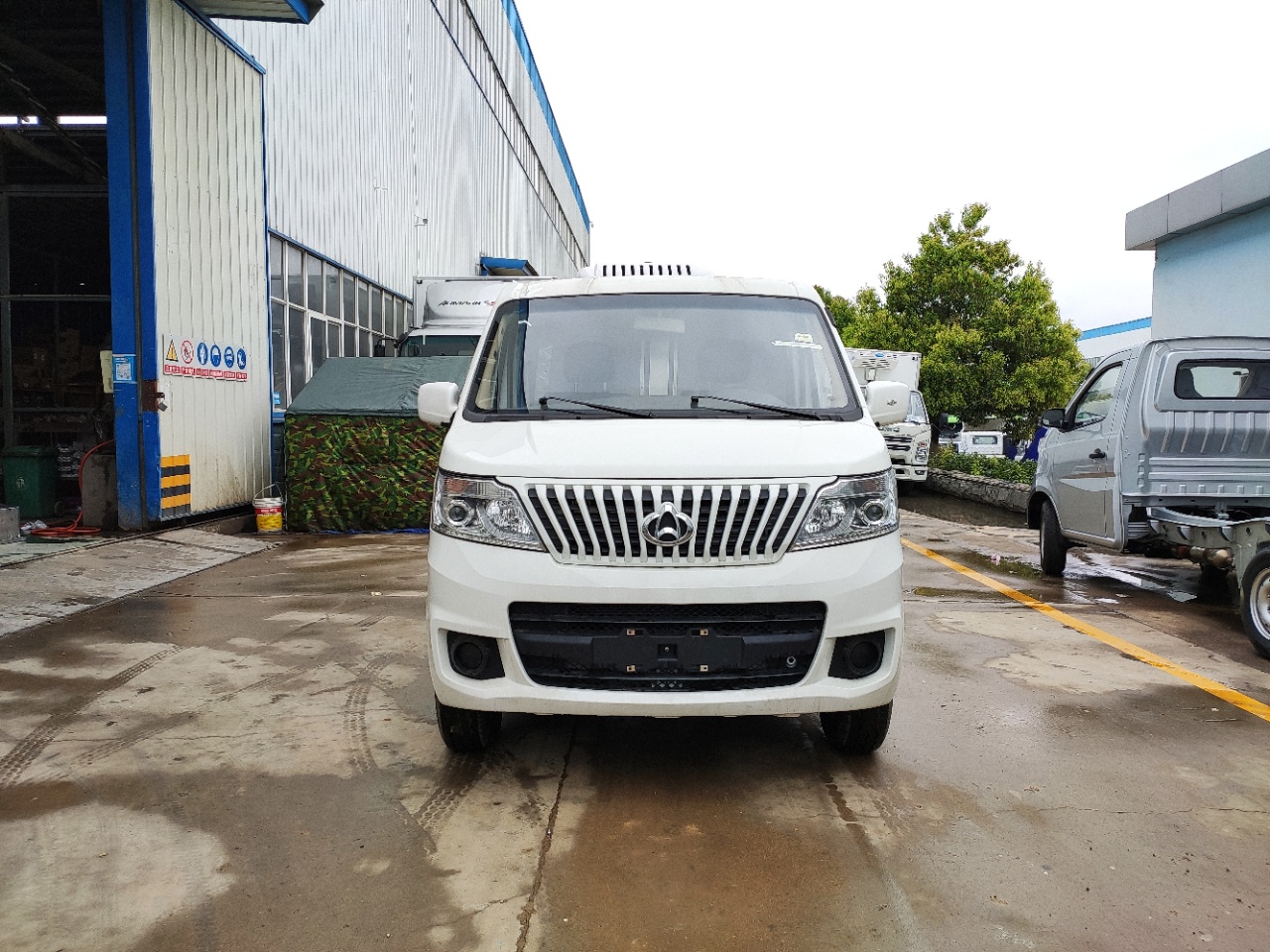 国六 长安睿行M80面包冷藏车