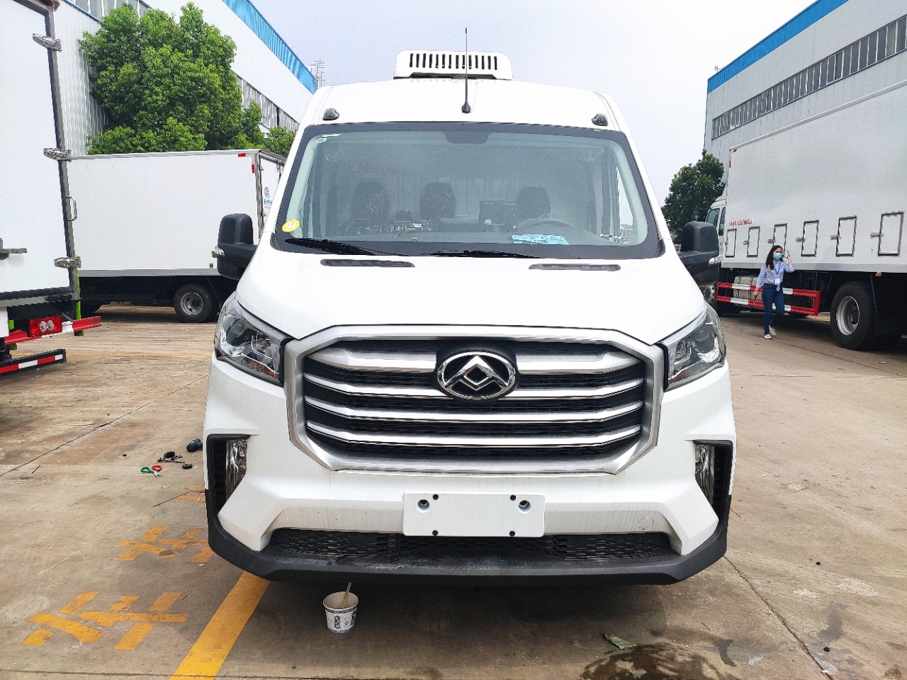 国六 上汽大通V90面包冷藏车