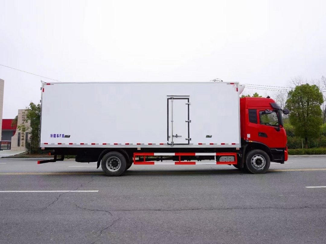 （国六）东风天锦KR（高顶双卧）7.8米冷藏车