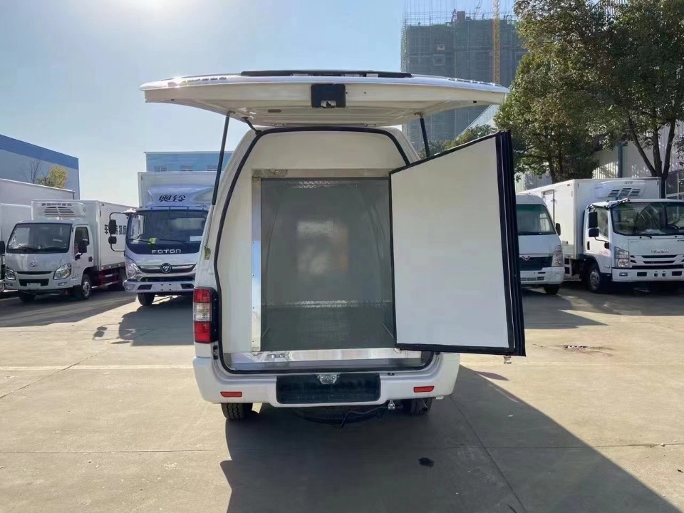 国六金旅面包冷藏车（汽油款）