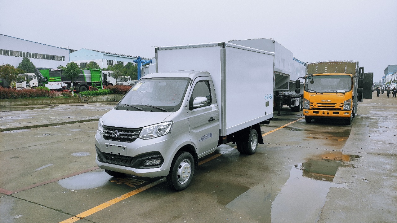 国六重庆长安跨越X1(后双轮)冷藏车
