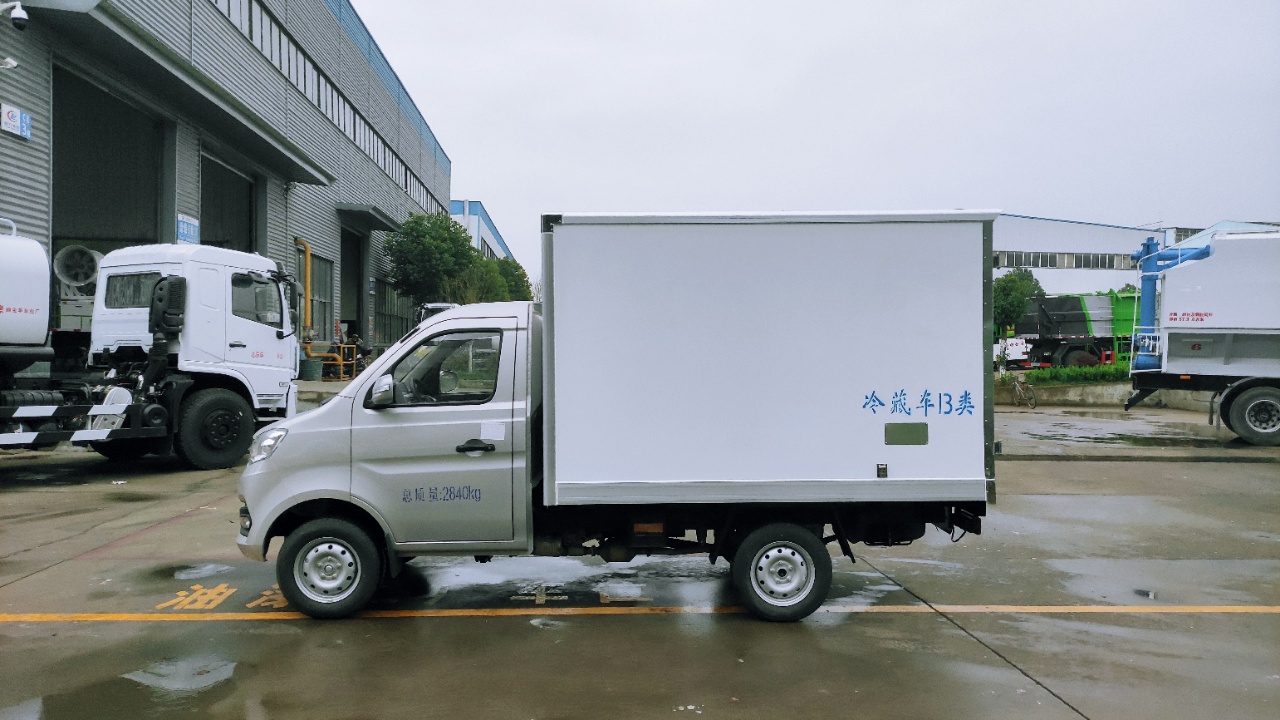 国六 重庆长安 跨越X1 单轮冷藏车
